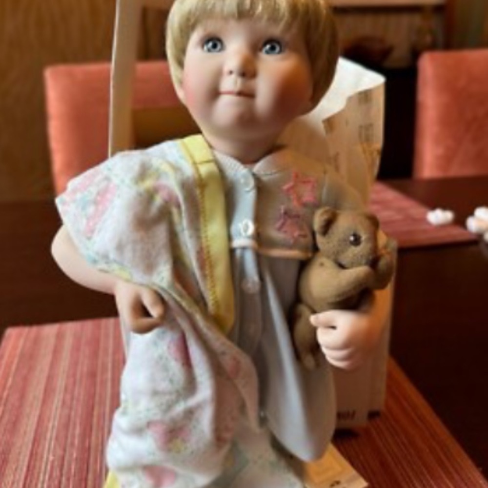 Ashton Drake collectible “Tuck Me in Mommy”